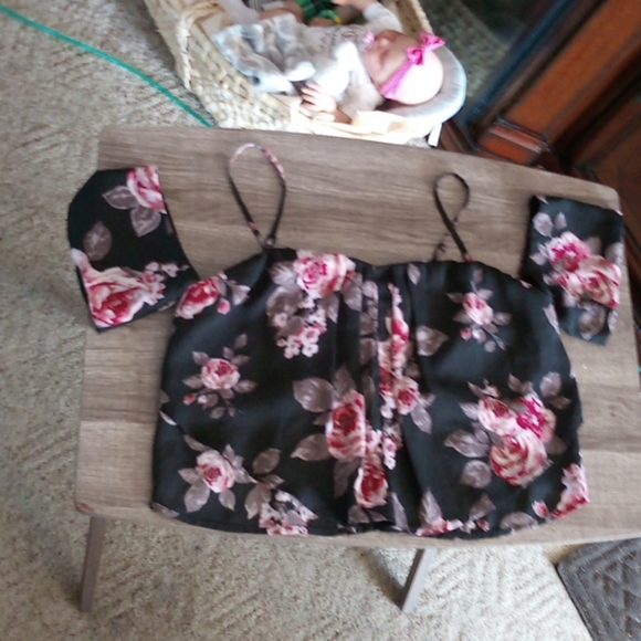 Dainty Hooligan Floral Shoulder Cutout Top - Picture 1 of 3